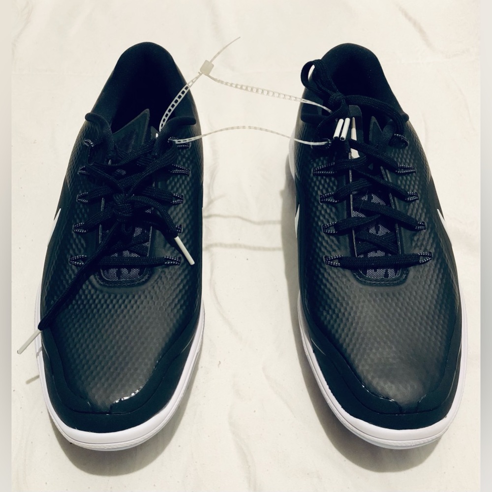 Nike golf shoes, new with no box.